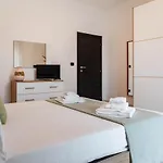 Caliph House 128 * Bari